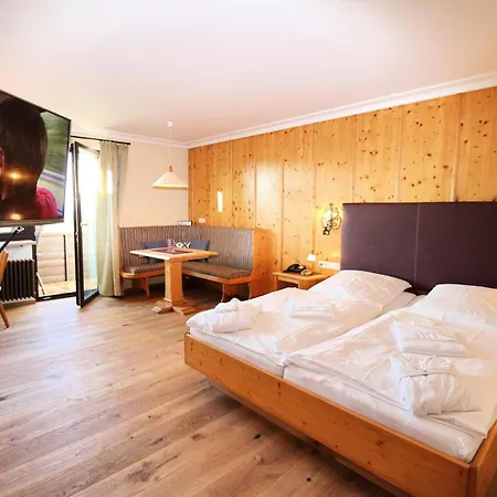 Otel & Hochriegel